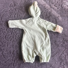 黄緑色の恐竜ロンパース　50〜70の画像