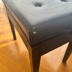 ピアノの椅子の画像