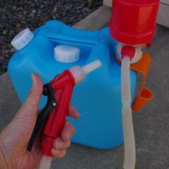 灯油ポリタンクと手動ポンプのセットの画像