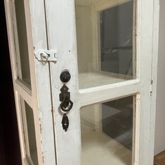 アンティーク飾り棚の画像