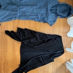 セーター、カーディガン、tシャツの画像