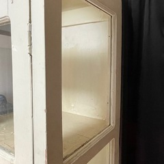アンティーク飾り棚の画像