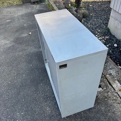 スチール製の棚の画像