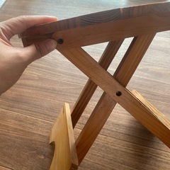 木製折りたたみ丸椅子の画像