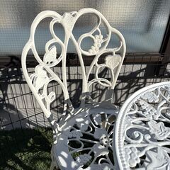 急いでます！　白ガーデンテーブル２セット　テーブル・チェア４脚／テーブル・チェア２脚の画像