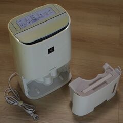 シャープの除湿機CV-F71-Wの画像