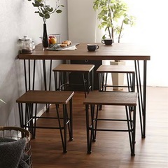 ダイニングテーブルの画像