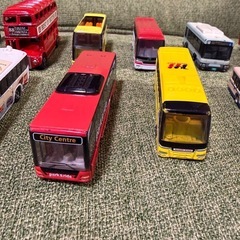 トミカ siku バスの画像
