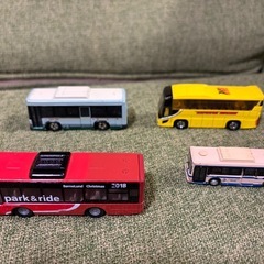 トミカ siku バスの画像