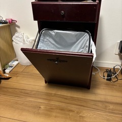 おしゃれなゴミ箱、小物入れの引き出し付き、無料で差し上げますの画像