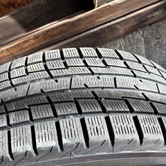 ヨコハマスタッドレスタイヤ 純正ホイールつき付きの画像