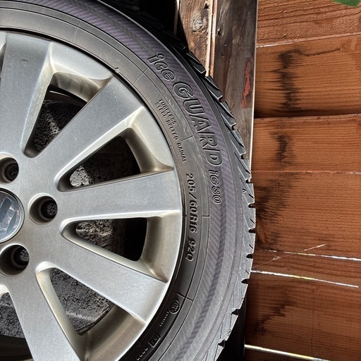 ヨコハマスタッドレスタイヤ 純正ホイールつき付き