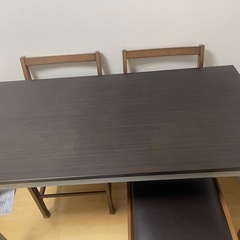 ダイニングテーブル4人掛けの画像