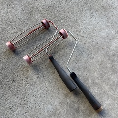 ペンキとうすめ液、ローラーの画像