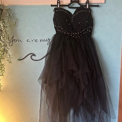 黒ひらひらドレスの画像