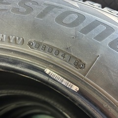タイヤ　BRIDGESTONE  BLIZZAK  DM-V2 215/70  R16   2018年製  冬タイヤ　4本の画像