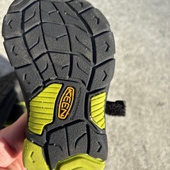 子供のサンダルの画像