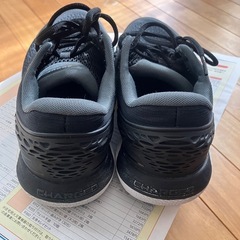 【美品】Under Armour Rogue ランニングシューズ　27.5センチの画像