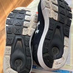 【美品】Under Armour Rogue ランニングシューズ　27.5センチの画像