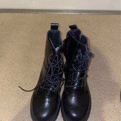 黒のブーツの画像