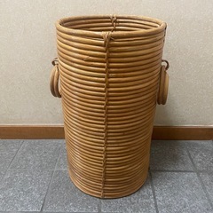 【昭和レトロラタン】籐　ラタン　籠　円筒形のバスケット　インテリア　左右持ち手付の画像