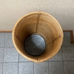 【昭和レトロラタン】籐　ラタン　籠　円筒形のバスケット　インテリア　左右持ち手付の画像