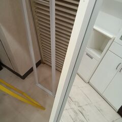 リユースのサカイ栃木店★ジモティ割あり★  ミラー ホワイト W22×D42.5×H143.5 クリーニング済み TC11600の画像