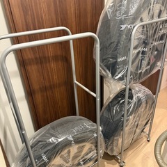 タイヤ収納ラック(新品カバー、キャスター付き) の画像