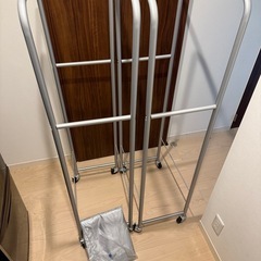 タイヤ収納ラック(新品カバー、キャスター付き) の画像