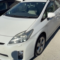 大得価‼️トヨタプリウスH 22年式人気のパール‼️の画像