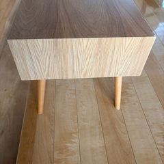 小型テーブルの画像