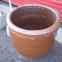 【紋別市発】水瓶　大型陶器 水瓶　水かめ 水鉢 古道具 古民家 陶器 焼き物　巨大壺　古道具　古民具　大きさ　約高さ６５㎝　直径５６㎝　重さ３２．４㎏　水漏れ割れなし　中古現状品　直接引取り限定の画像