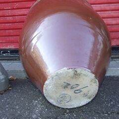 ②【紋別市発】水瓶　大型陶器 水瓶　水かめ 水鉢 古道具 古民家 陶器 焼き物　巨大壺　古道具　古民具　大きさ　約高さ６５㎝　直径５６㎝　重さ３２．４㎏　水漏れ割れなし　中古現状品　直接引取り限定　の画像