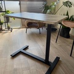 昇降サイドテーブルの画像