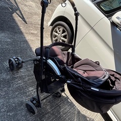 combiベビーカーの画像