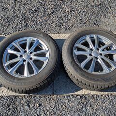 スタッドレスタイヤ（225/65R17）の画像