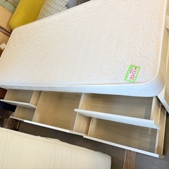 セミシングル　大容量引き出し付きべベッドの画像