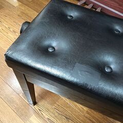 ピアノ椅子の画像