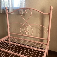 パイプベッドの画像