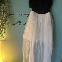 黒白フリルドレスの画像