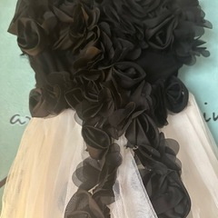 黒白フリルドレスの画像