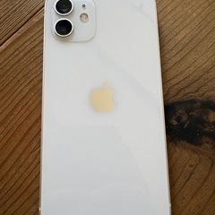 iPhone12 ホワイトの画像
