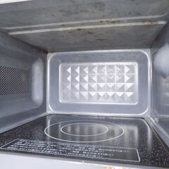 アイリスオーヤマ　電子レンジ　フラットテーブル　2017年製　最高出力700W　IMB-F183-5　庫内サビあり　動作確認済み　【非対面取引です】の画像