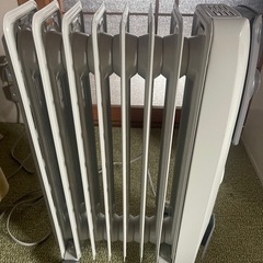中古品 動作確認済 DeLonghi デロンギ オイルヒーター RHJ10F0812-SG 暖房 の画像