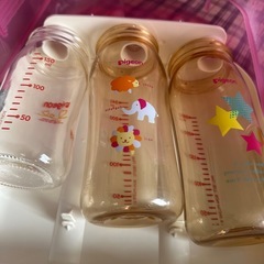 【商談有】《Pigeon》哺乳瓶×3本と電子レンジスチーム＆薬液消毒ケース の画像