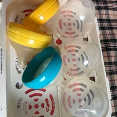 【商談有】《Pigeon》哺乳瓶×3本と電子レンジスチーム＆薬液消毒ケース の画像