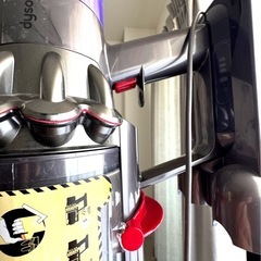 終了しました 【スイッチ破損】Dyson V10 本体＋スタンド＋付属品（バッテリー新品交換済）0円の画像