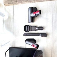 終了しました 【スイッチ破損】Dyson V10 本体＋スタンド＋付属品（バッテリー新品交換済）0円の画像