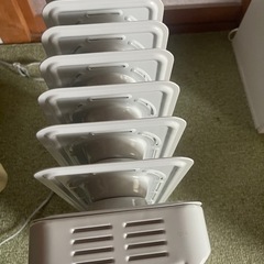 【中古品動作確認済】デロンギ DeLonghi オイルヒーター H770812EFSN 暖房器具
の画像