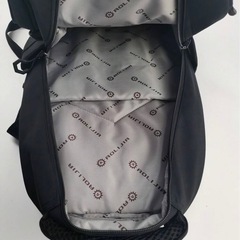 大量リュックの画像